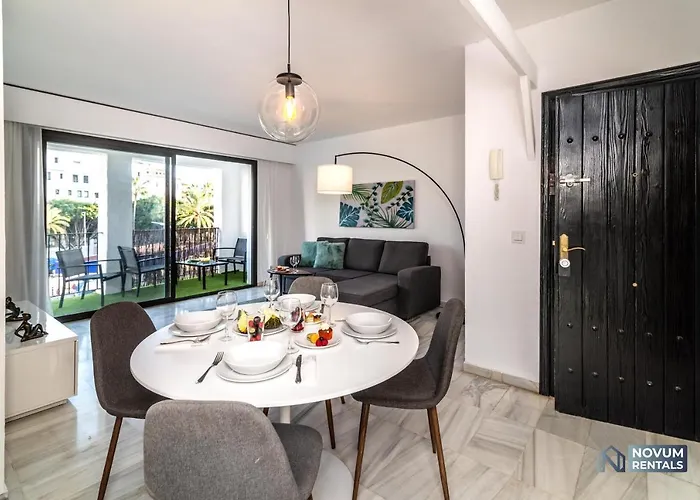 Modern In The Heart Of Puerto Banus Lägenhet