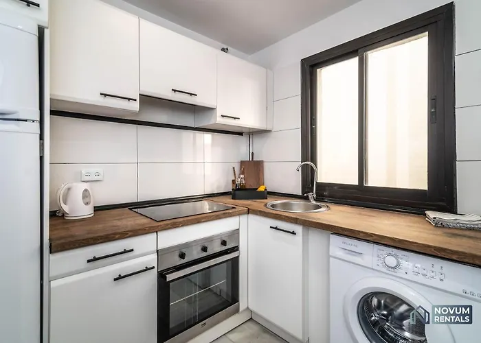 Modern In The Heart Of Puerto Banus Lägenhet