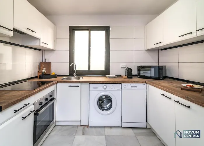 Modern In The Heart Of Puerto Banus Lägenhet