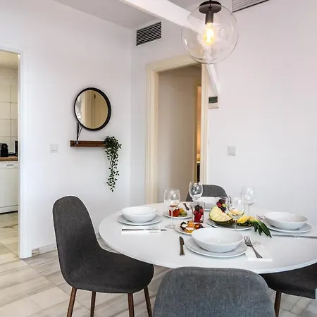 Modern In The Heart Of Puerto Banus شقة
